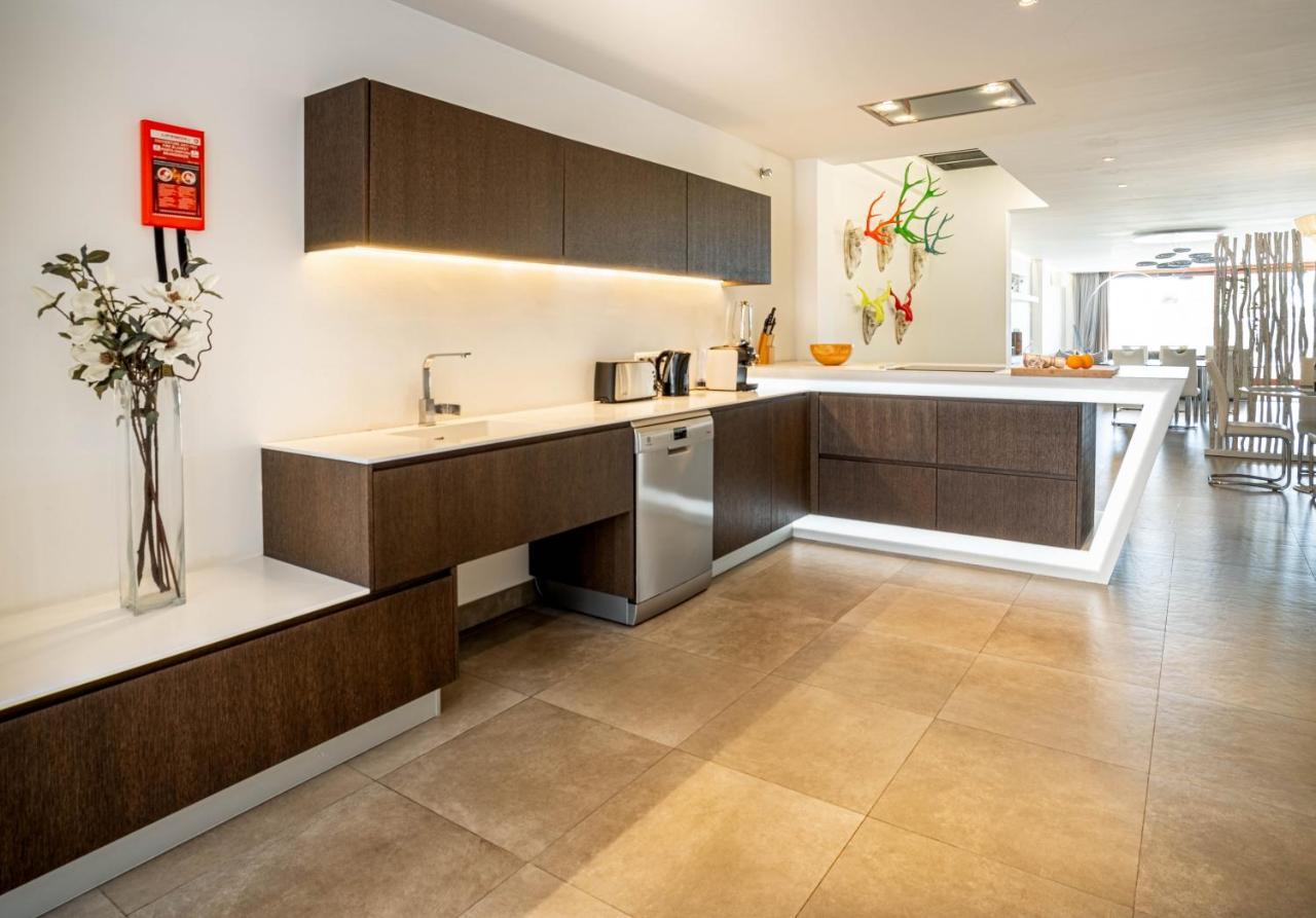 Grand Terrace Apartment In Puerto De Alcudia Exteriör bild